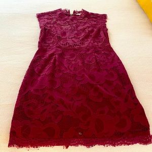 Maroon lace cocktail dress 💃
